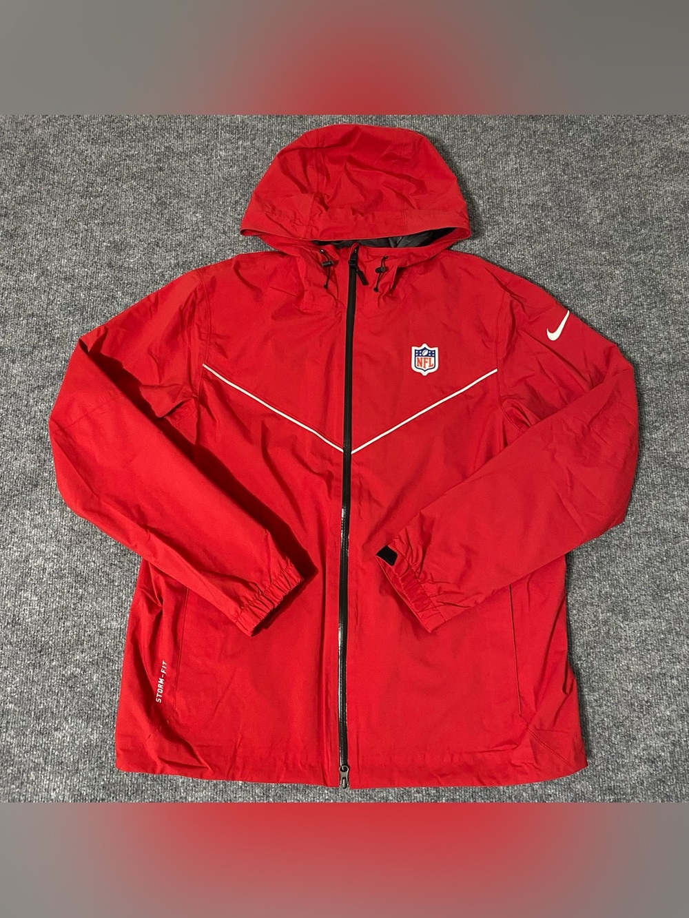 Nike NFL Shield Storm Fit On Field Team Issue Rain Jacket Mens Size Large NWOT